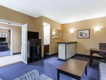 Ramada By Wyndham Newburgh/west Point Hotel 2*