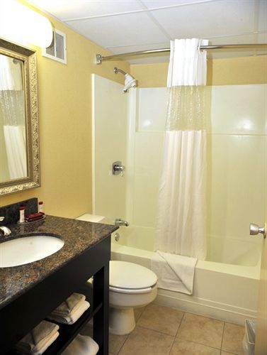 Hotel Ramada By Wyndham Newburgh/west Point 2*