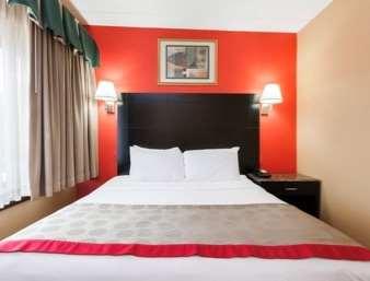 Ramada By Wyndham Newburgh/west Point Hotel 2*