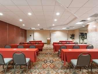 Hotel Ramada By Wyndham Newburgh/west Point 2*