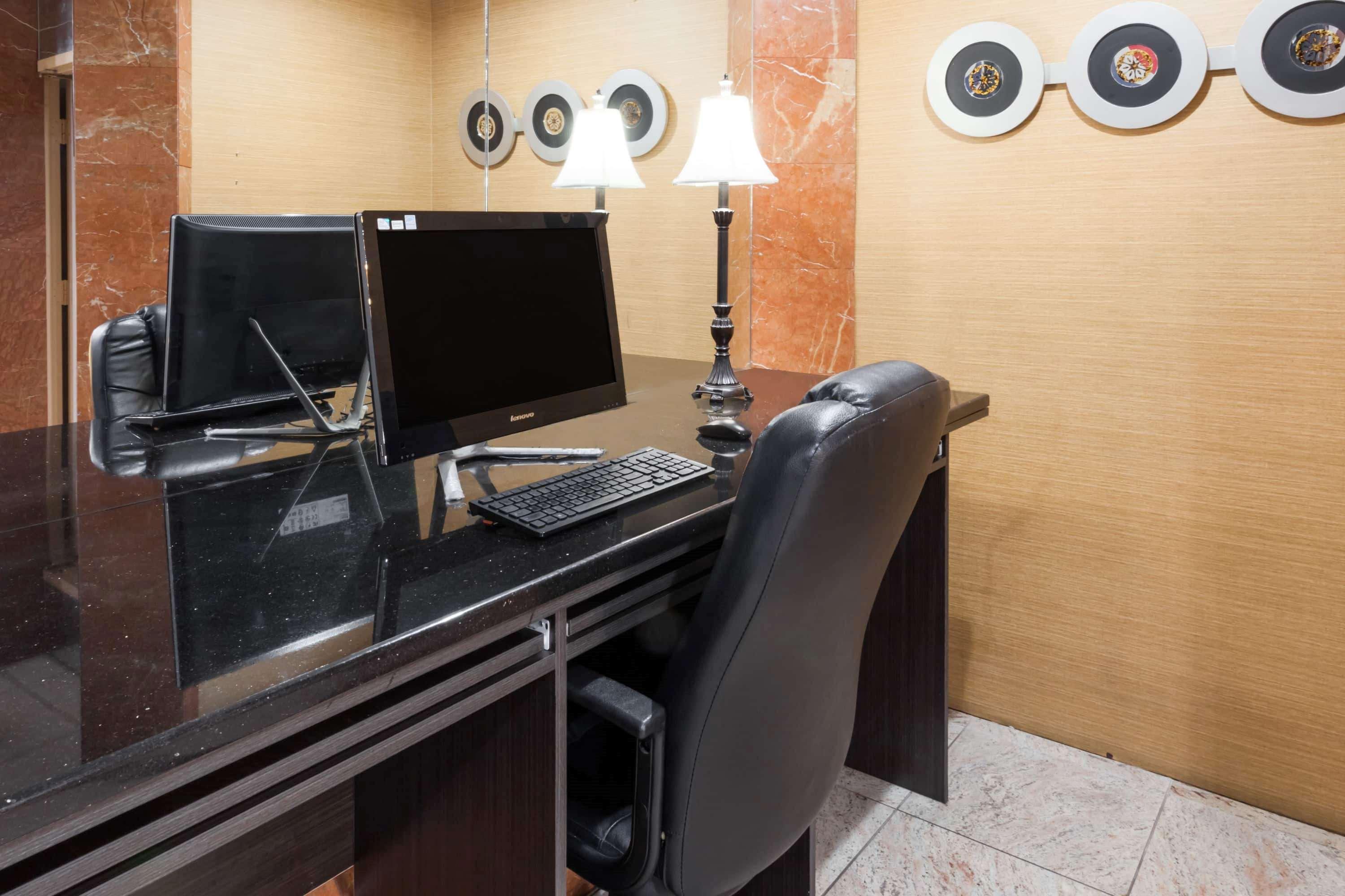 Ramada By Wyndham Newburgh/west Point Hotel 2*