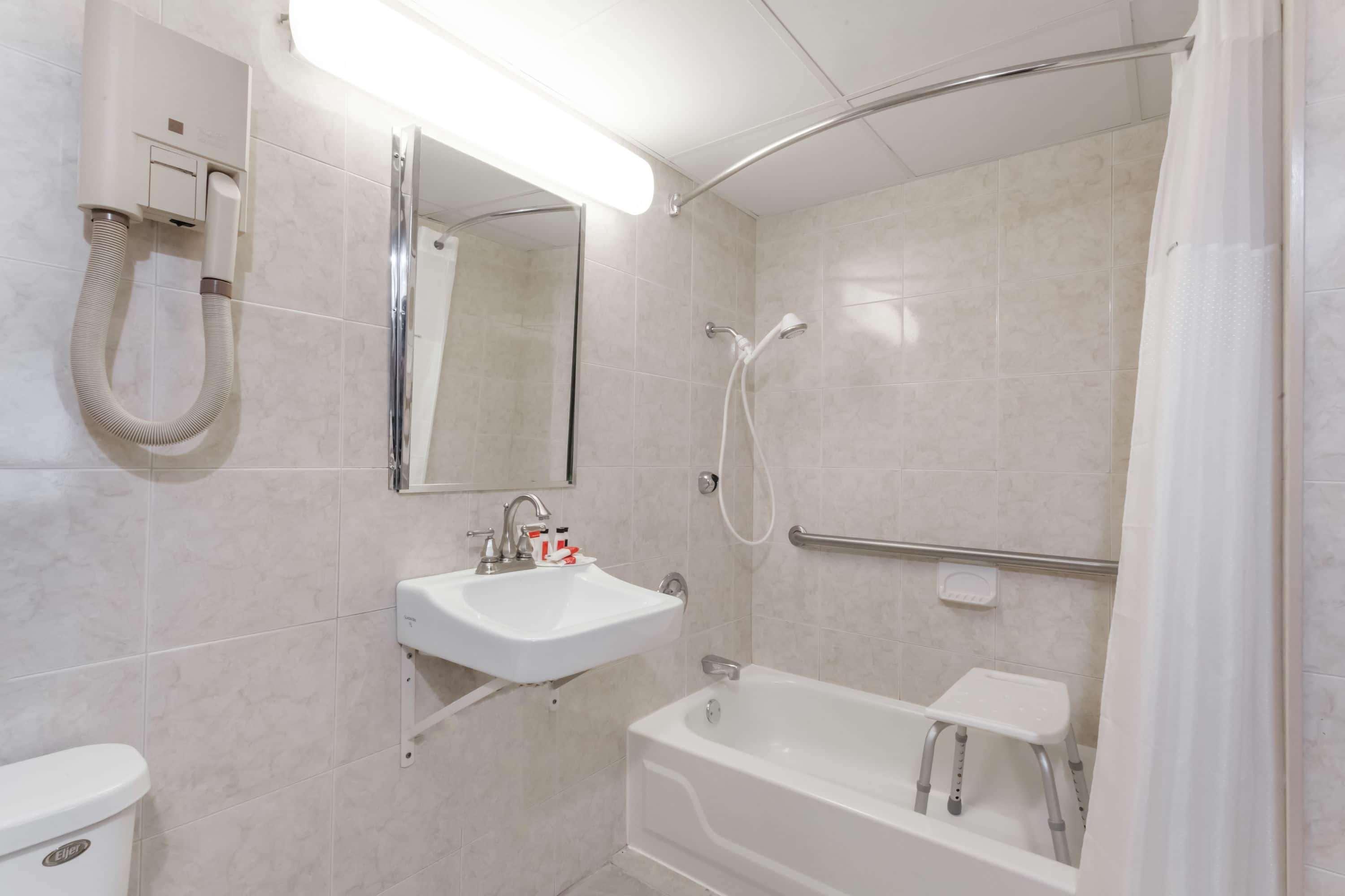 Ramada By Wyndham Newburgh/west Point Hotel Newburgh