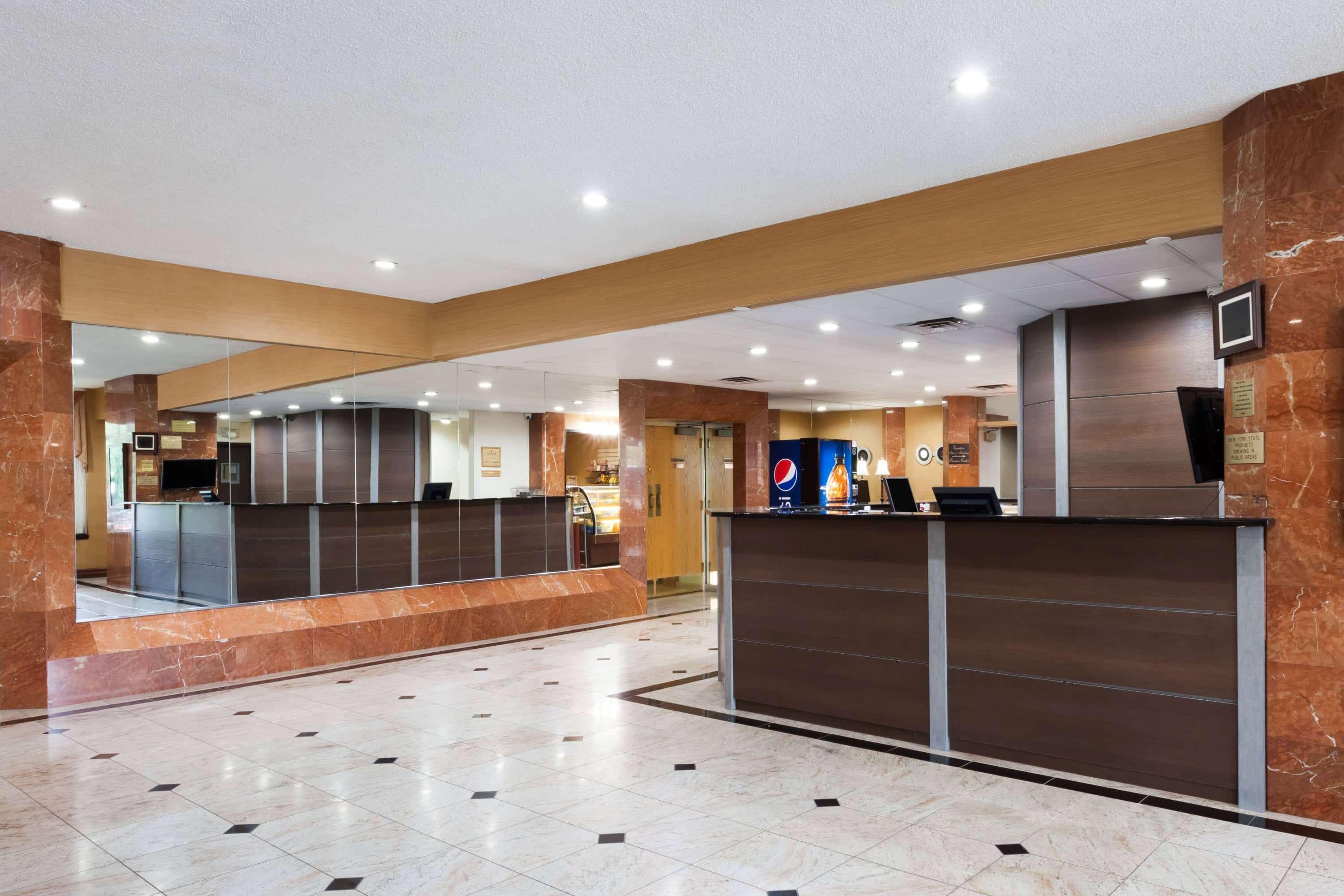 Ramada By Wyndham Newburgh/west Point
