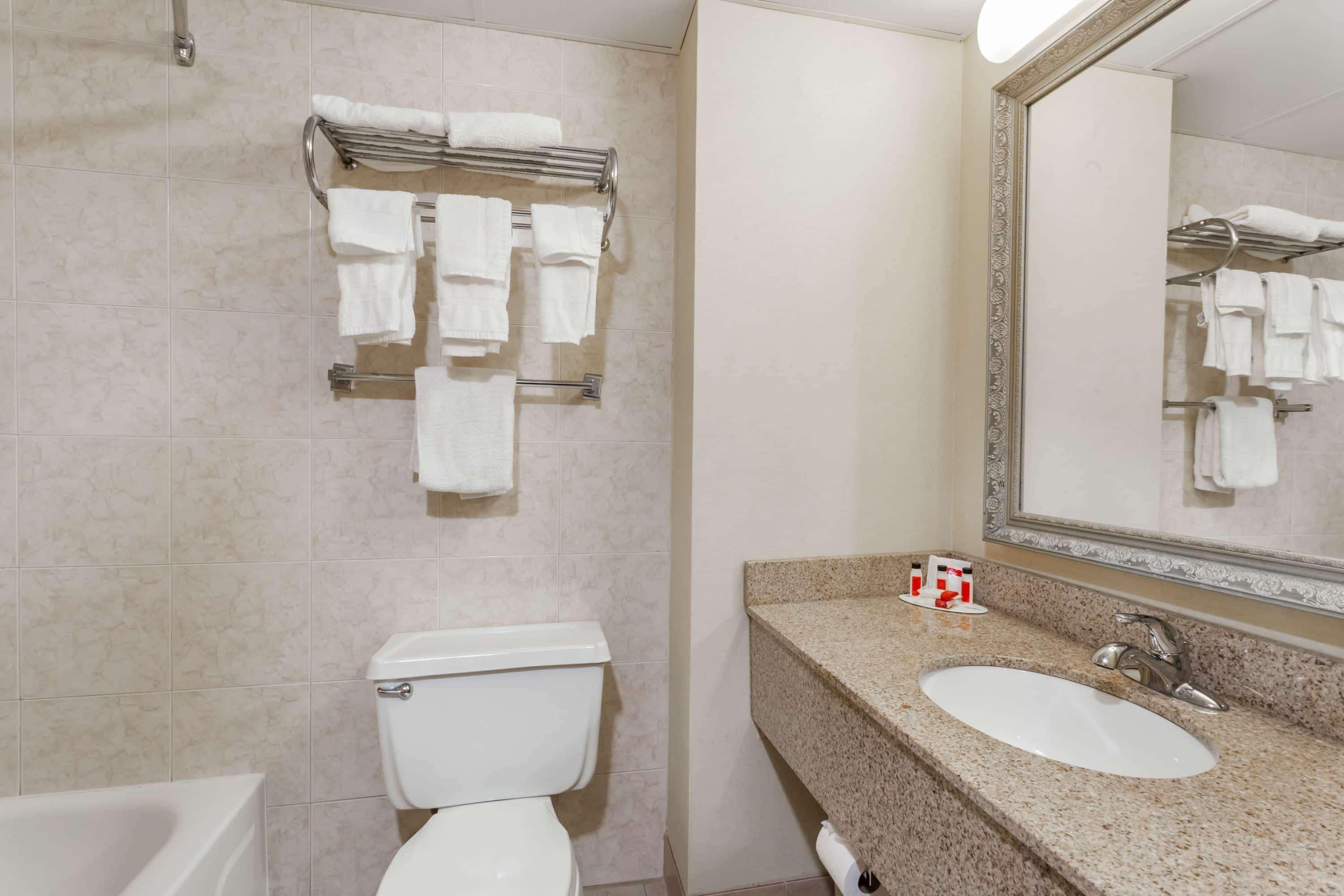 Ramada By Wyndham Newburgh/west Point Hotel 2*