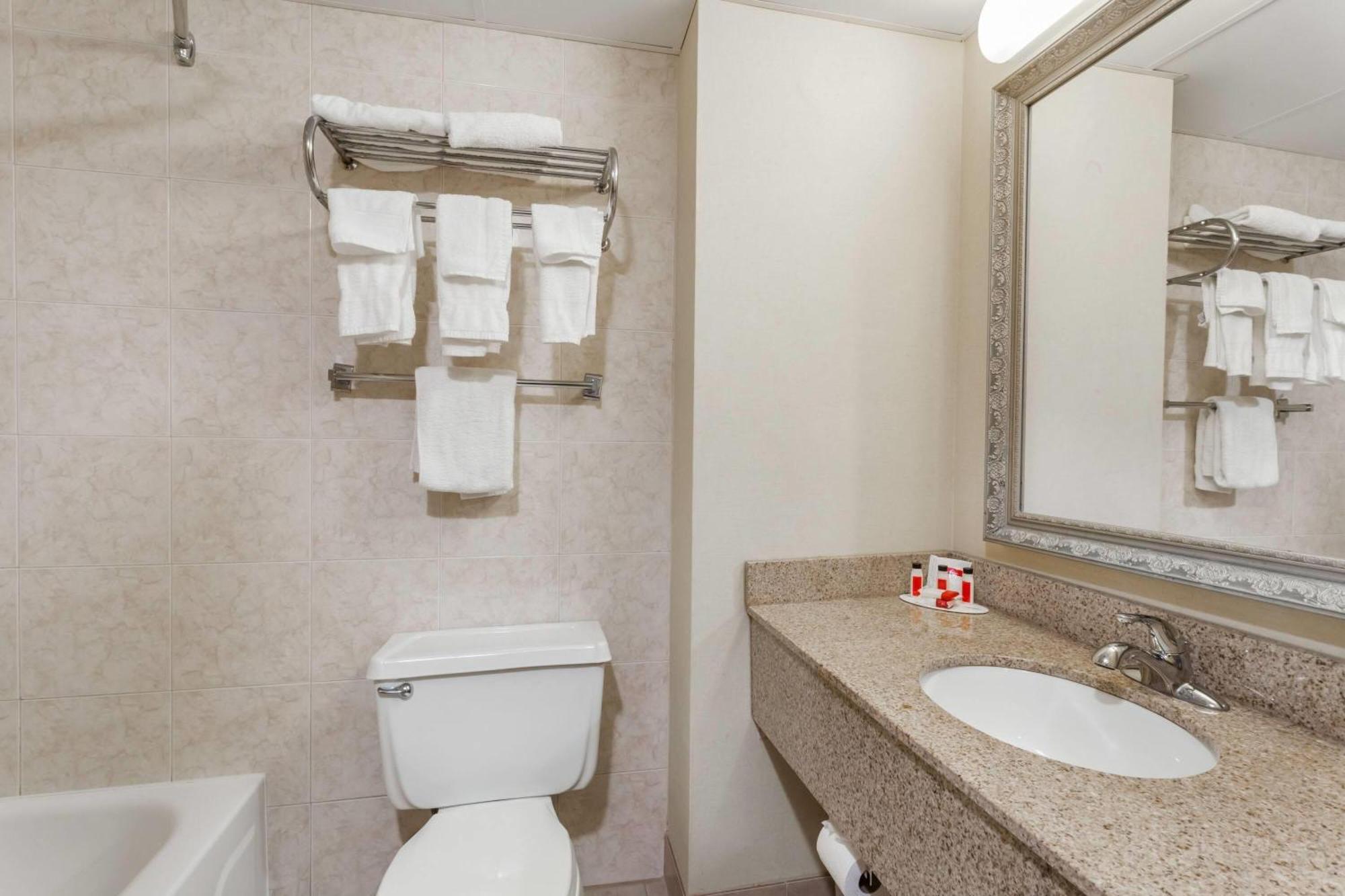 Ramada By Wyndham Newburgh/west Point