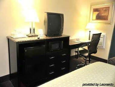 Ramada By Wyndham Newburgh/west Point Hotel Newburgh